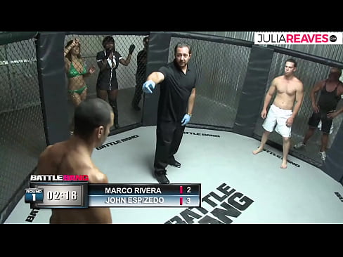 ❤️ Ultimate Fighter ቀለበቱ ውስጥ ከተጣላ በኋላ አንዲት ቁጥር ሴትን ትበዳለች። ጥራት ያለው ወሲብ ❌️